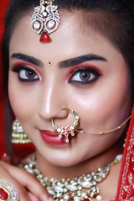 a beautiful indian woman in traditional attire. AI-Generated 31944569 Stock  Photo at Vecteezy