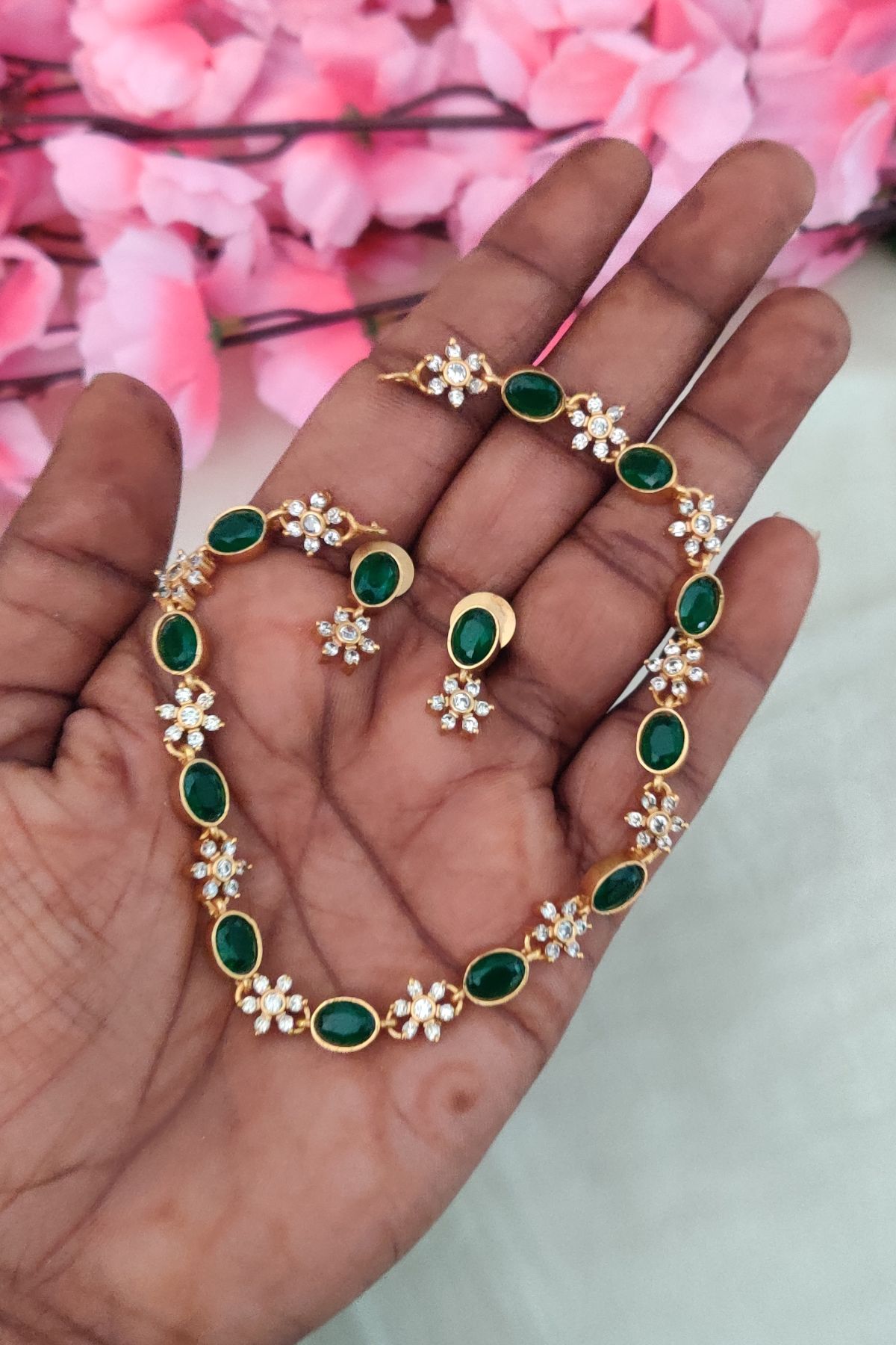 Green Stones Flower Design Necklace – Hayagi